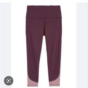 Athleta Salutation Scallop Capri